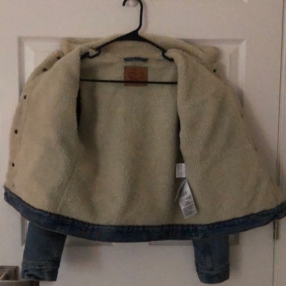 Sherpa Jean Levi jacket - Picture 2 of 4